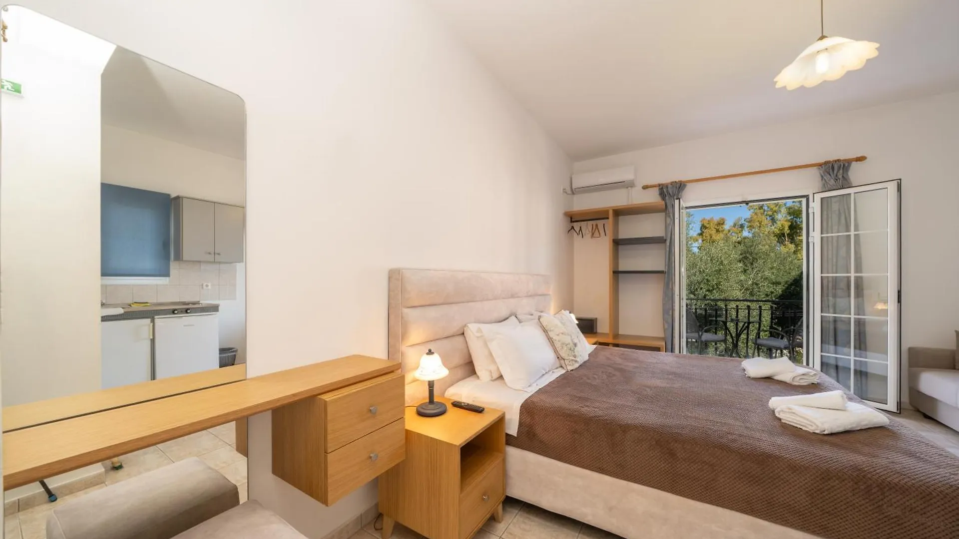 Dimitris Studios Karavomylos Apartment